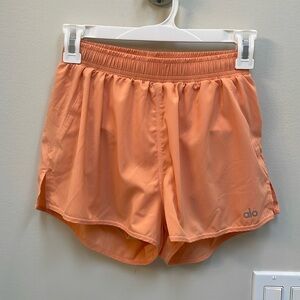 Alo yoga Stride shorts size XS